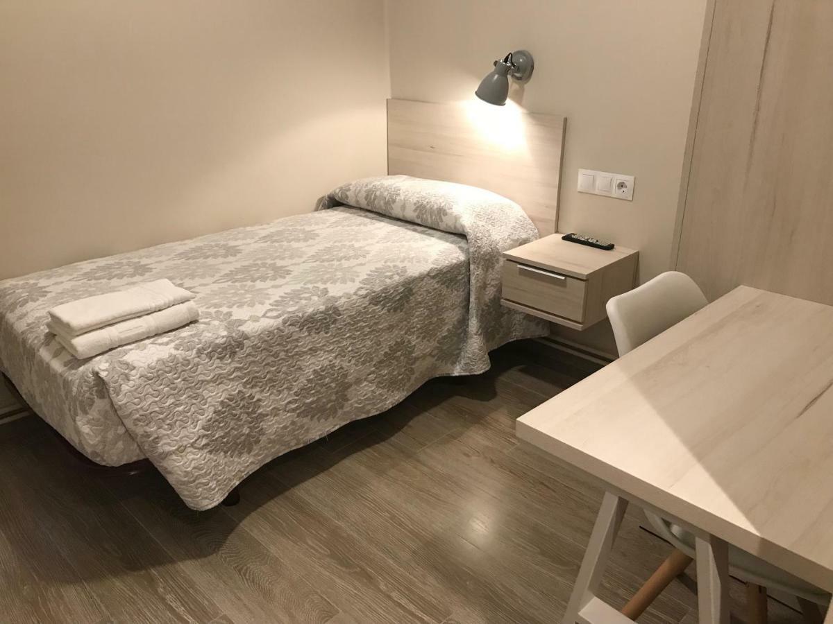 Hostal La Romanica Sabadell Buitenkant foto