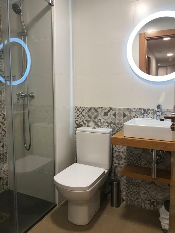Hostal La Romanica Sabadell Buitenkant foto