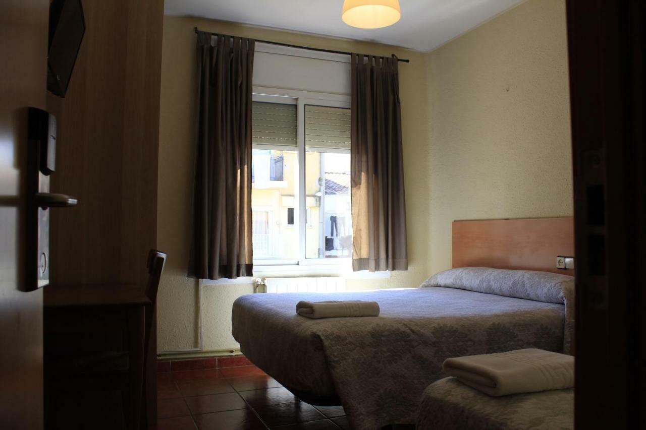 Hostal La Romanica Sabadell Buitenkant foto