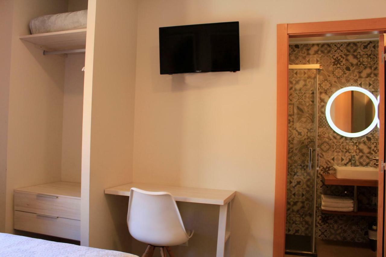 Hostal La Romanica Sabadell Buitenkant foto