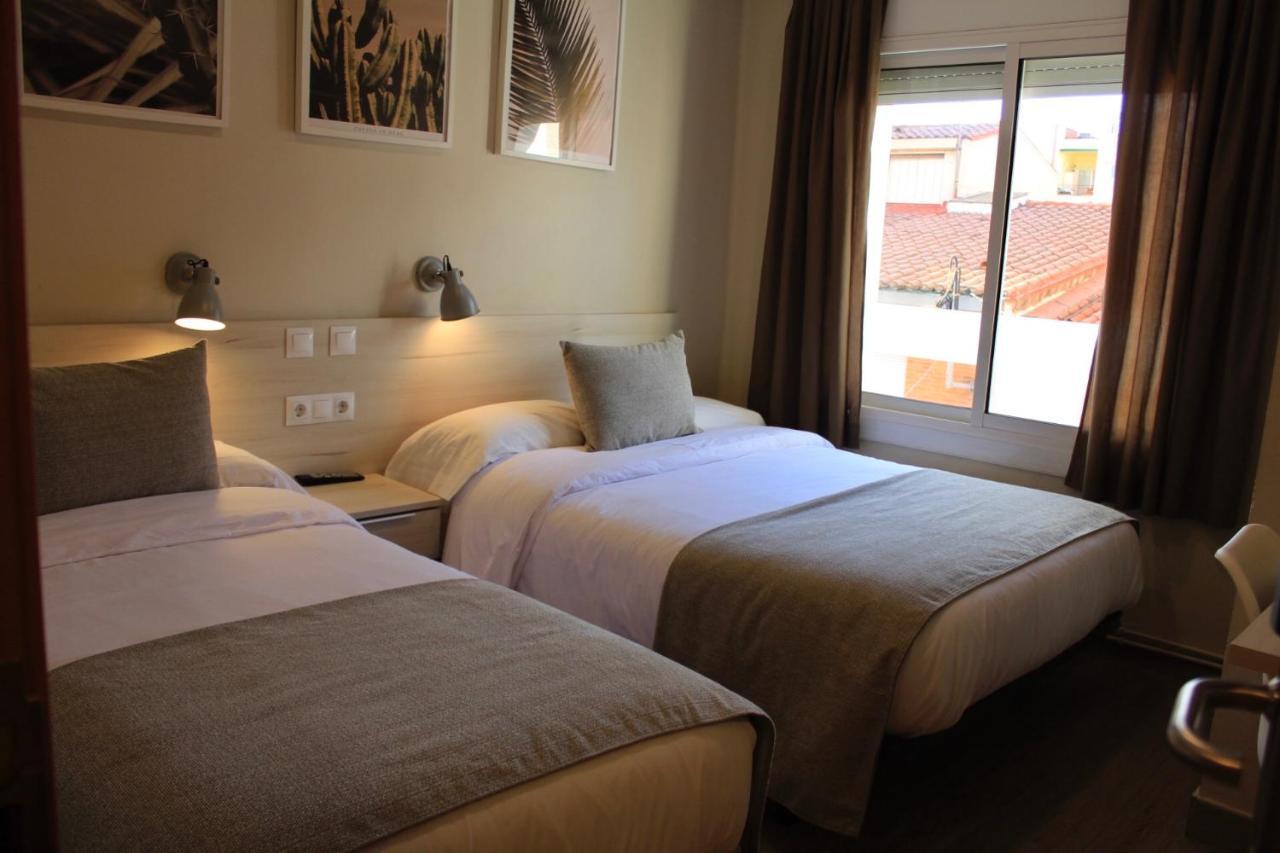 Hostal La Romanica Sabadell Buitenkant foto