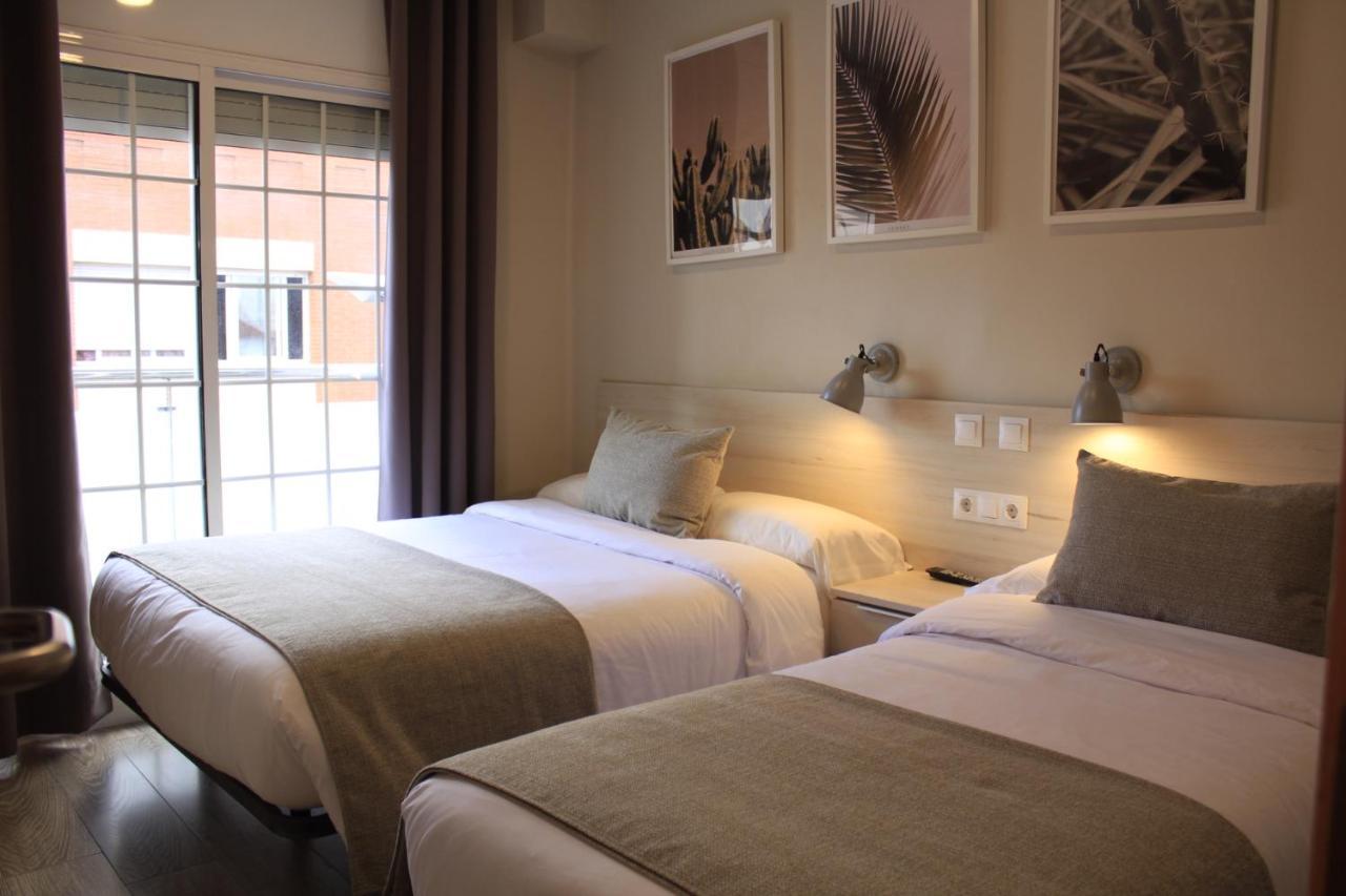 Hostal La Romanica Sabadell Buitenkant foto