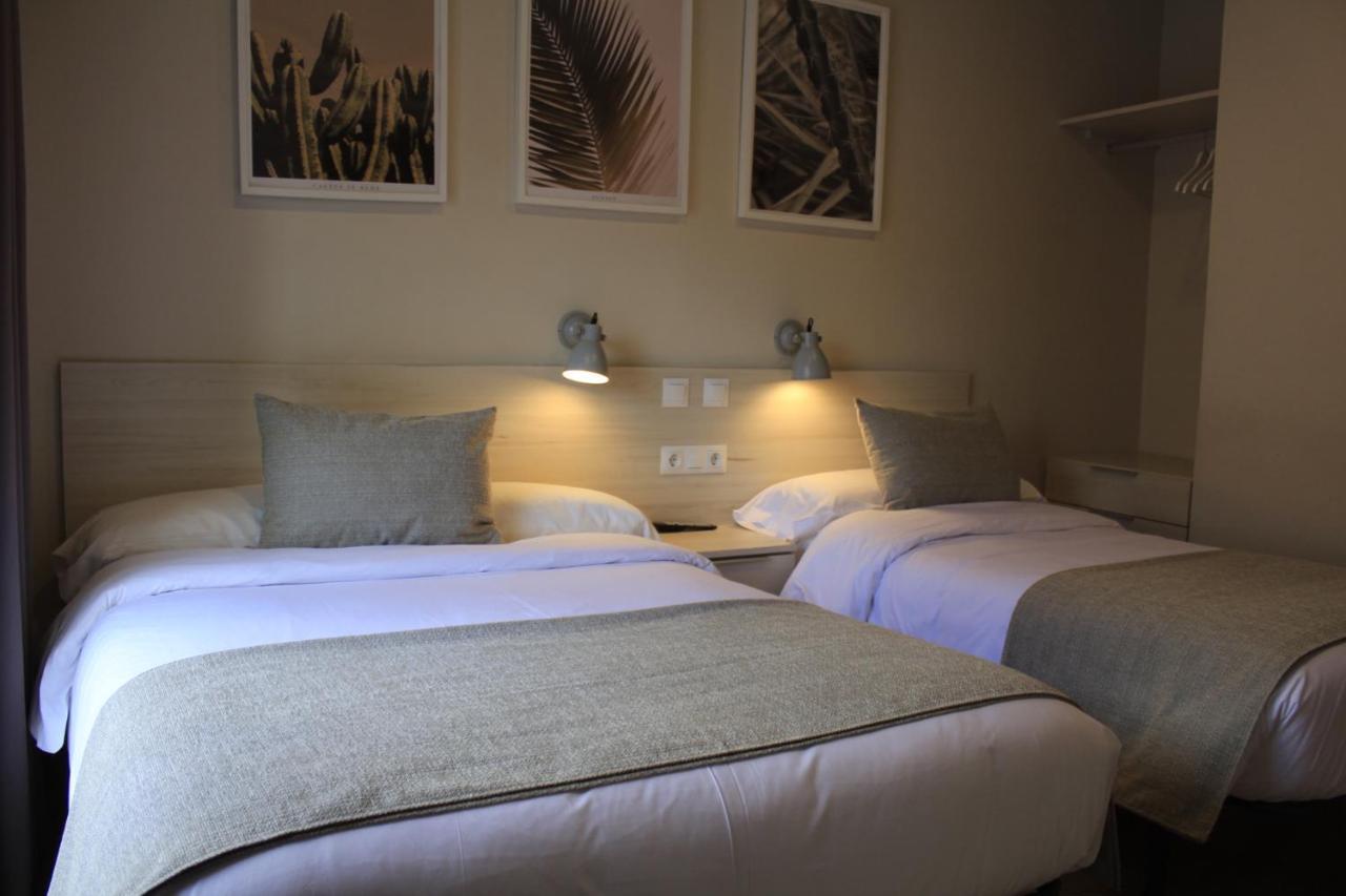 Hostal La Romanica Sabadell Buitenkant foto