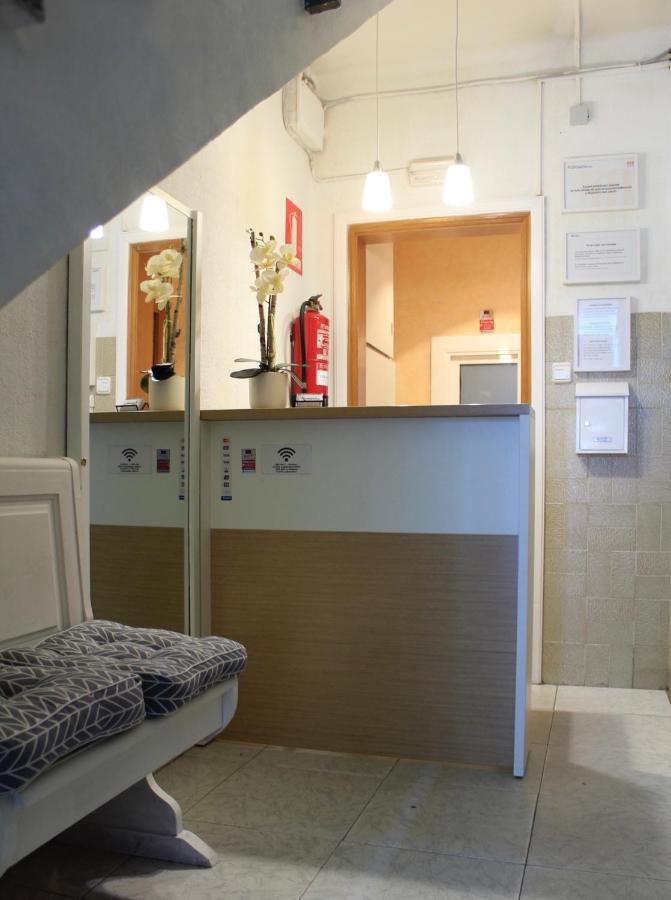 Hostal La Romanica Sabadell Buitenkant foto